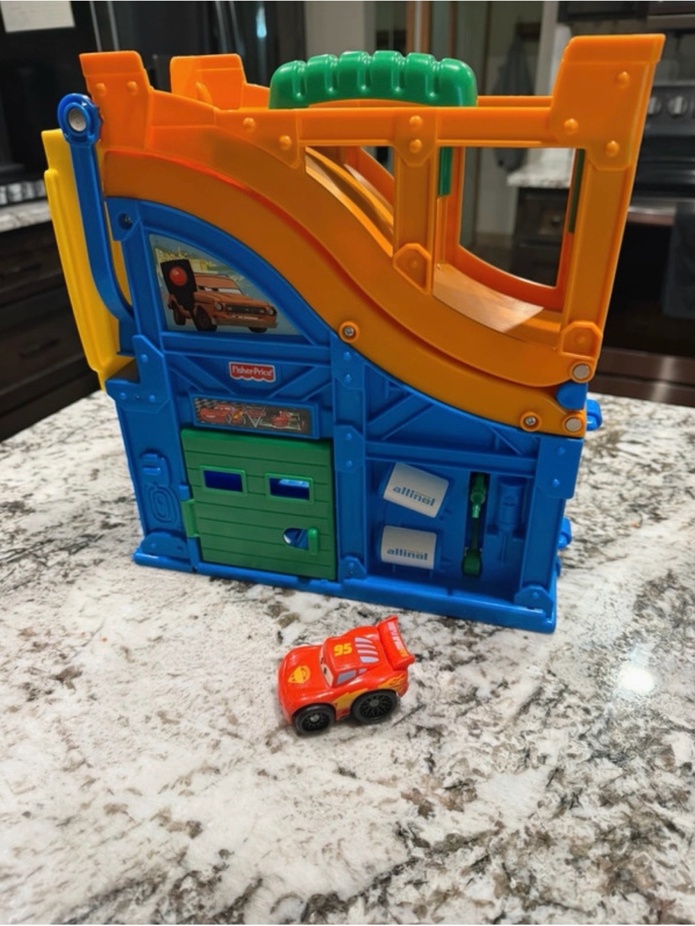 Fisher-Price Pixar Cars 2 Wheelies Race Fold and Go Ramp with Lightening Mcqueen